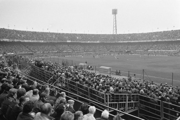 De Kuip: a Banheira