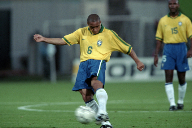 Roberto Carlos: O Pontapé Canhão