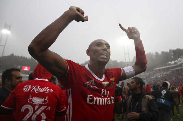 Luisão: O Girafa