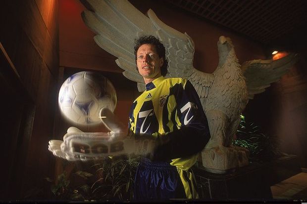 Preud'homme: no Benfica depois de ter sido o melhor guarda-redes do Mundial