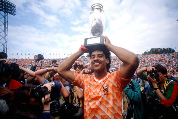Frank Rijkaard: O Muro Elegante