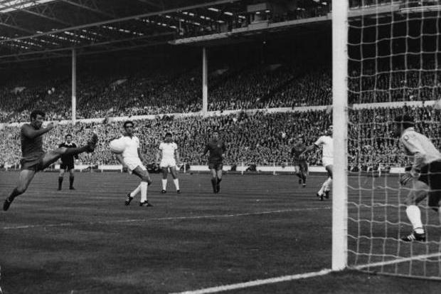 Man United x Benfica: A glória de Charlton