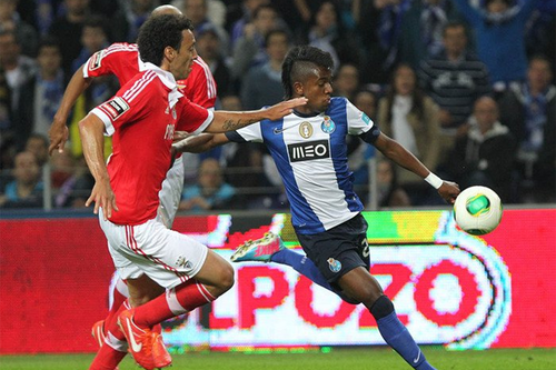 2012/13: Cruel ajoelhar