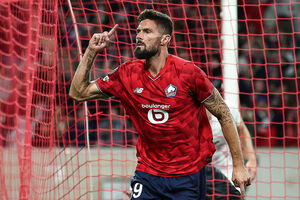 Olivier Giroud renova contrato com o Lille aos 39 anos