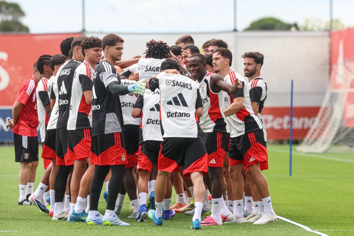 Benfica goleia Estrela da Amadora em jogo de preparação