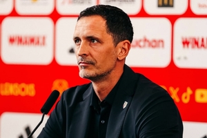 Lens anuncia Dino Toppmöller na sucessão a Pierre Sage