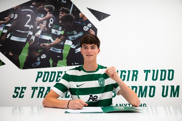 Jovem central assina contrato profissional com o Sporting