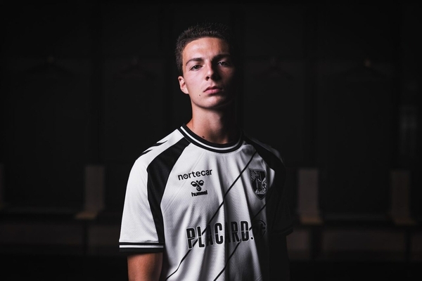 Vitória SC renova com campeão europeu e Mundial Sub-17