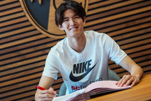 Vai representar o Japão no Mundial e assinou pelo Freiburg por 10 milhões de euros