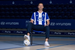 Cardinal volta ao ativo e é o capitão do FC Porto