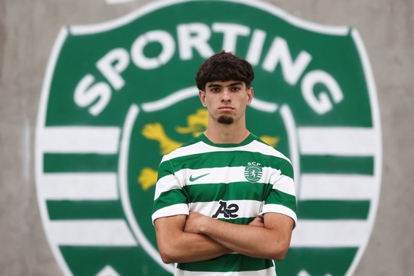Martim Ribeiro assina contrato profissional com o Sporting