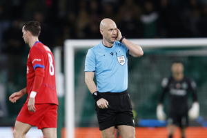 Anthony Taylor reforma-se após mais de duas décadas como árbitro