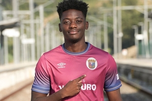 Torreense oficializa defesa com passagem na formação do PSG