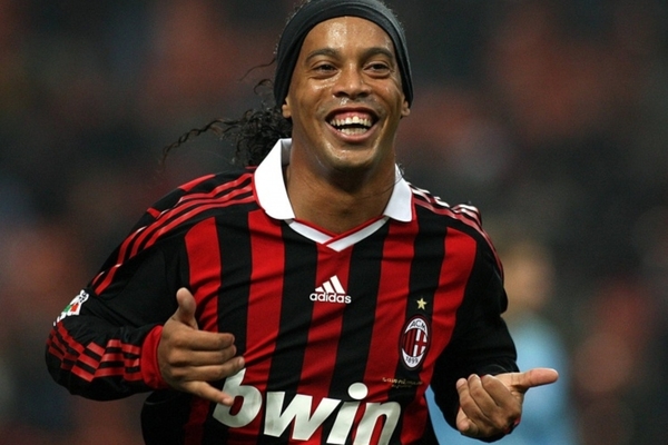 11 anos depois, Ronaldinho Gaúcho vai regressar aos relvados