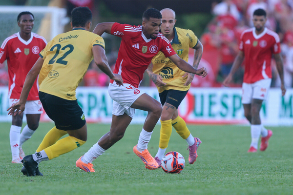 Exigências fazem cair negócio entre Vitória SC e Gustavo Prado