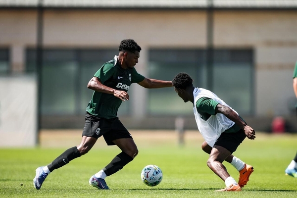 Jovens mostram-se a Rui Borges em treino conjunto em Alcochete