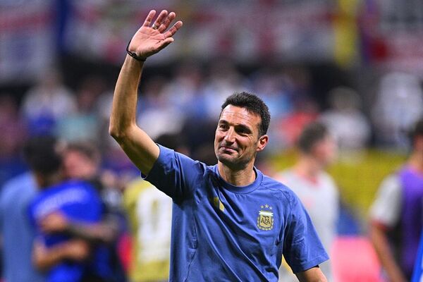 Scaloni, Dünya Kupası teknik direktörleri kulübüne katıldı