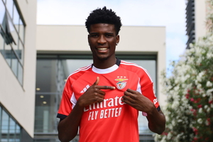 Benfica renova com jovem avançado nigeriano