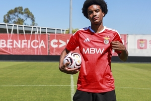 Benfica aposta na receita Umeh: novo jovem irlandês contratado