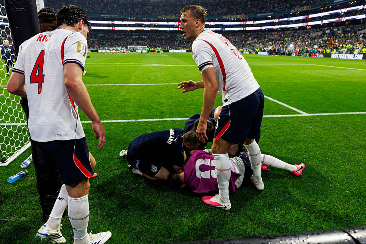 Jordan Henderson İngiltere kutlamalarında ciddi sakatlık geçirdi