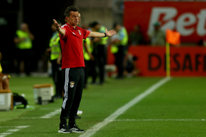 Sabe há quantos anos um treinador não perdia na estreia pelo Benfica?