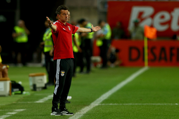 Sabe há quantos anos um treinador não perdia na estreia pelo Benfica?