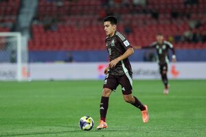 Mexican Midfielder Becomes the 6th Youngest Player Ever in a World Cup, Nearly Matching Pelé