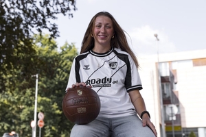 Vitória SC anuncia chegada de média norte-americana