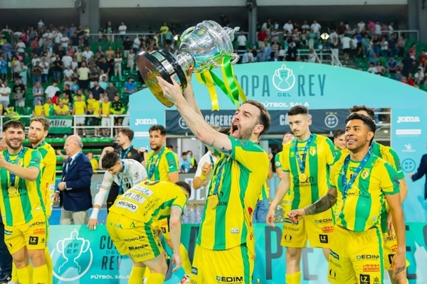 Jaén Paraíso Interior conquista a dobradinha nas Taças e levanta a Copa del Rey pela pr...