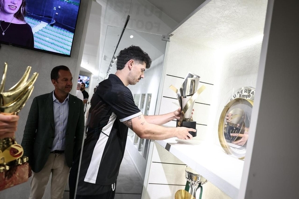 Campeonato e Taça de Portugal já estão no museu do Sporting: «A fasquia tem de estar s...