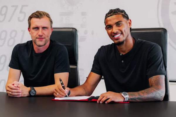 Do Estrela para a Bundesliga: Otávio assina pelo Eintracht Frankfurt