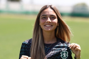 Sporting oficializa Carol Alves como reforço para a baliza