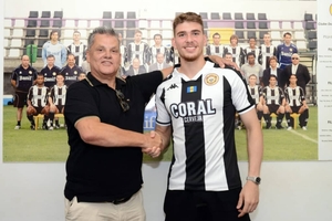 Nacional apresenta reforço formado na Roma e campeão pelo PSG