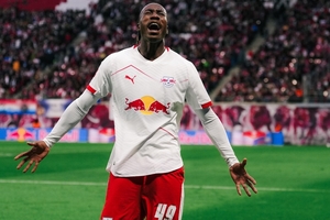 Diretor-desportivo do Leipzig afasta interessados em Diomande: «Temos todas as cartas na ...