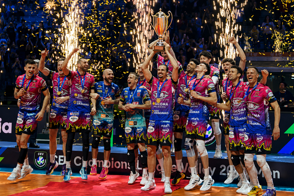 Bicampeão europeu: Perugia vence Champions frente ao Warta de Miguel Tavares