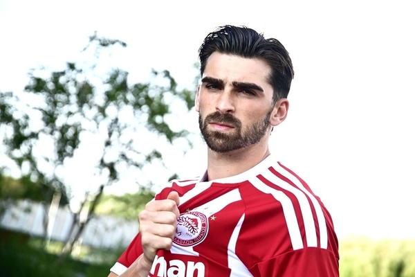 Jota Silva oficializado no Olympiacos