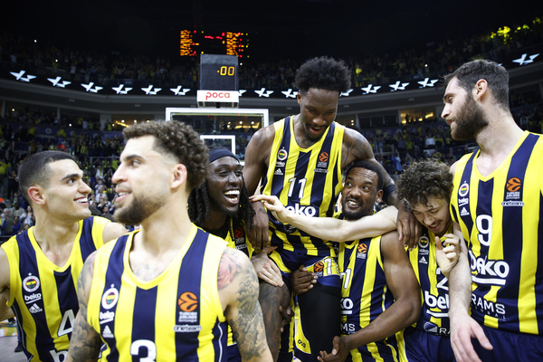 Nigel Hayes-Davis volta à Europa para jogar na Grécia