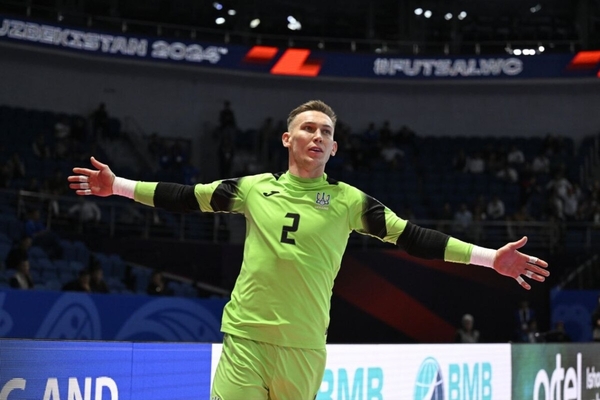 INFO ZZ | Sporting interessado em internacional ucraniano para a baliza