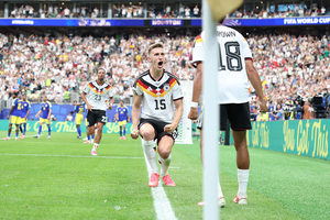 Foi titular nos dois primeiros jogos da Alemanha e vai falhar o resto do Mundial devido a ...