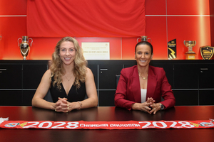 Foi quem fez mais jogos em 25/26 e fica: Chandra Davidson renova com o Benfica