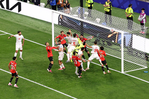 Taremi falha penálti, show de bolas nos ferros e final de loucos