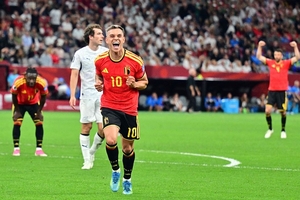 Bélgica vence pela primeira vez e garante primeiro lugar