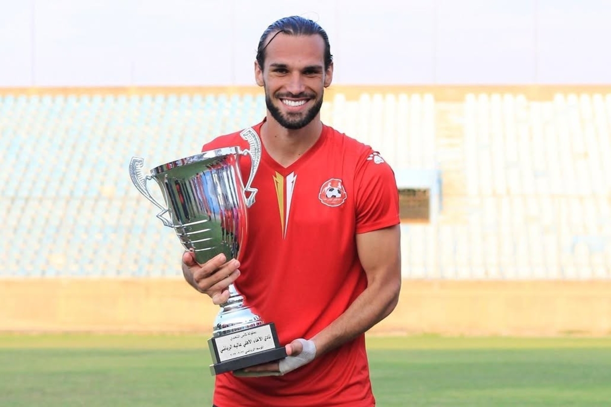 «Fiz uma rotura de ligamentos num jogo de empresários quando ainda tinha contrato com o ...