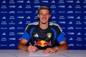 Leeds United conclui a contratação de Tarik Muharemović