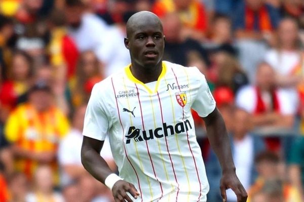 Ex-Chelsea e FC Porto ruma à Arábia Saudita