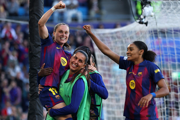Barcelona beat Lyon and win the competition