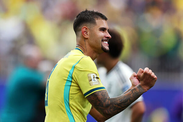 Bruno Guimarães supera Kaká e iguala Zico em Mundiais