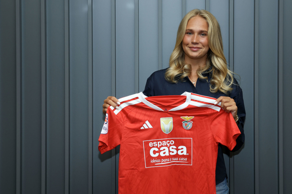 Benfica anuncia chegada de internacional jovem norueguesa vinda do PSG