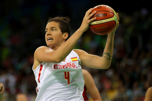Vice-campeã olímpica abandona o basquetebol para... regressar ao andebol
