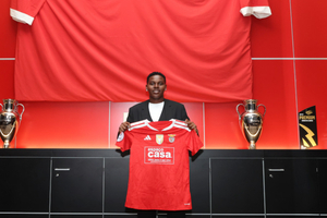 Benfica oficializa contratação de promessa nigeriana